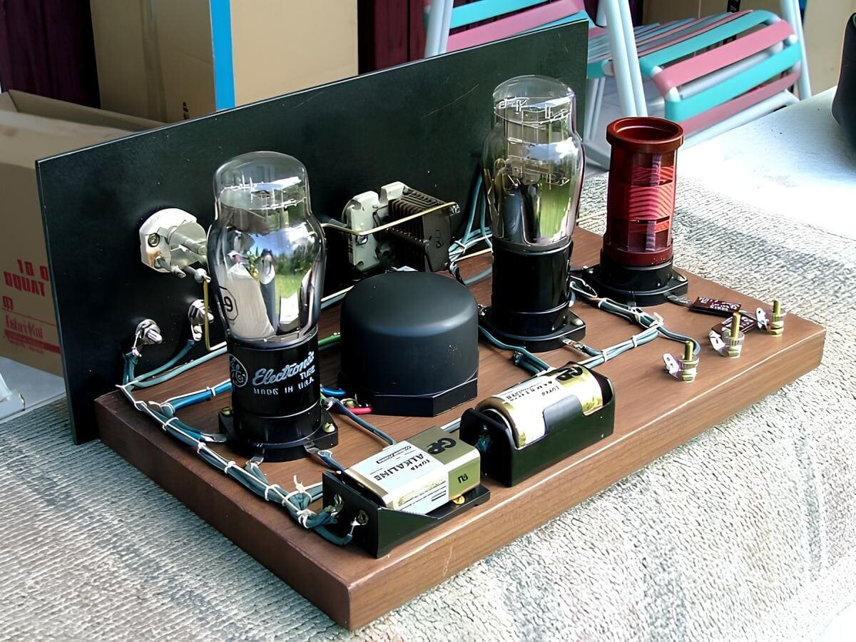 Приёмник Hikers Two, источник: https://www.sparkbench.com/homebrew/Hikers2/hikerssw.html