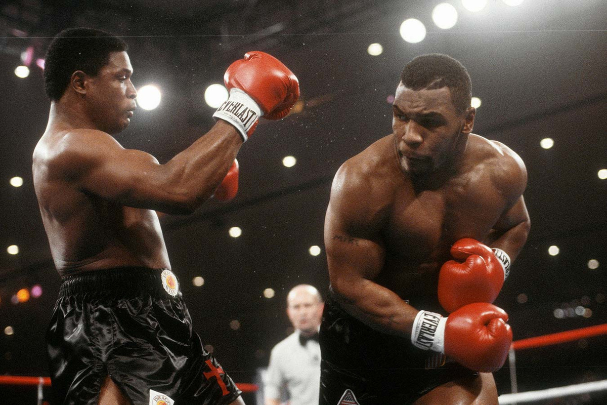 Тревор Бербик (слева) и Майк Тайсон