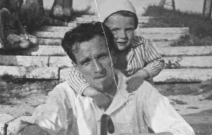 Серёжа Юрский с отцом Юрием Сергеевичем Жихаревым (Юрским). Фото из открытых источников