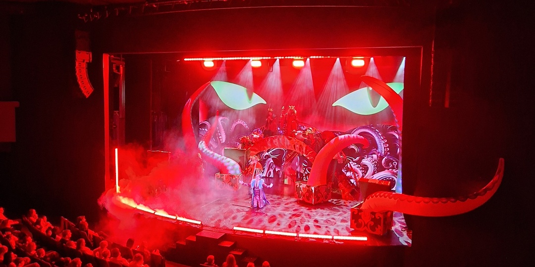 Стоит ли идти на шоу «Богатыри» в Театр на Цветном?