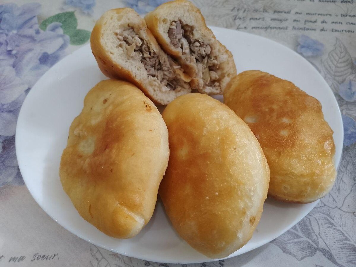 Пирожки с мясом, жареные на сковороде