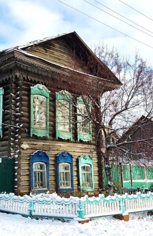 Почти так же выглядел дом в котором велись поиски. Фото того самого, увы, не сохранилось. Как теперь и самого того дома. Этот я заснял по соседству. Так выглядела типовая зажиточная застройка рубежа 19-20 вы. 