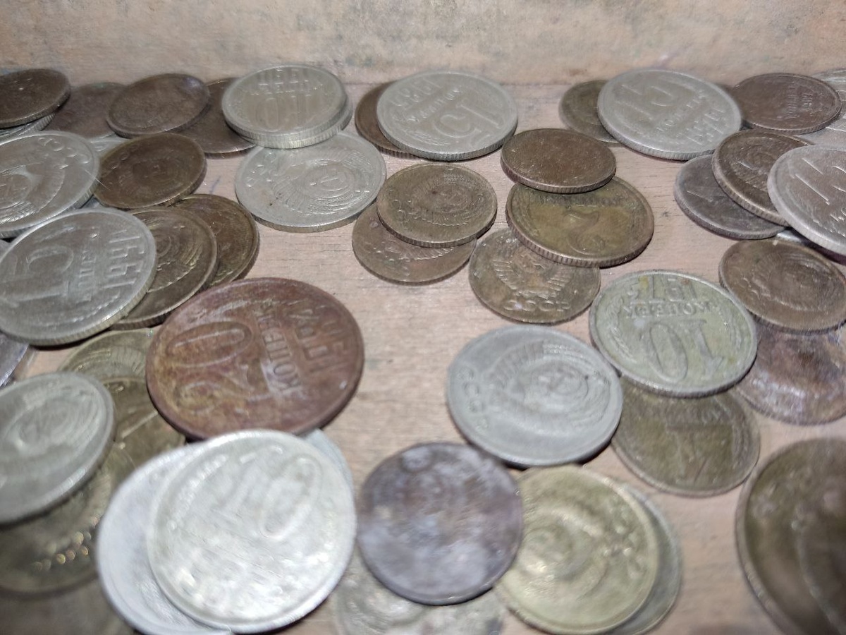 Тв самая советская мелочь из под пола первого этажа, которой заготовители рассчитывались с населением. 