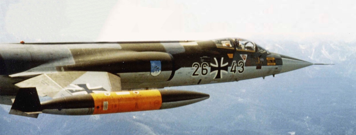 в немецких ВВС истребитель F-104 G Starfighter считался требовательным самолётом, который бóльшую опасность представляет для своих же пилотов. Однако в 1982 году Starfighter неожиданно стал долгожданным спасителем. Снимок из коллекции Вольфганга Мюльбауэра
