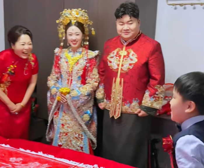 Тут я больше на жениха смотрю, семья у него богатая, наверное