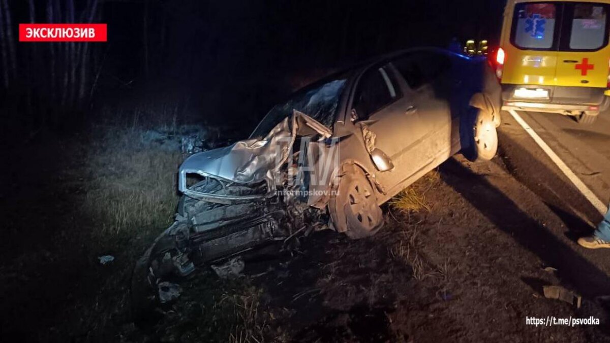 Мотоциклист погиб при столкновении с автомобилем в Псковском районе
Фото: Telegram-канал «Псковская сводка. ПАИ»