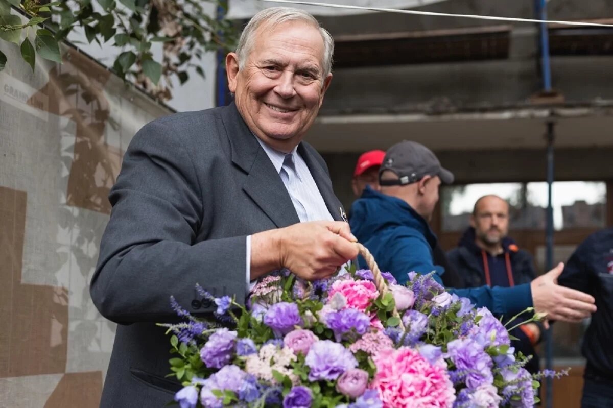    Юрий Стоянов.