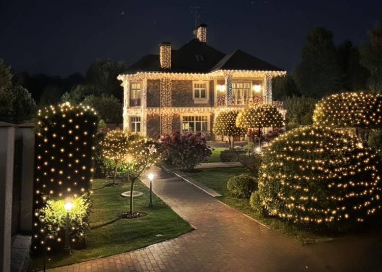 УСЛУГИ НОВОГОДНЯЯ ПОДСВЕТКА ЗАГОРОДНОГО ДОМА И ТЕРРИТОРИИ, ПРОФЕССИОНАЛЬНОЙ СВЕТОТЕХНИКОЙ ip 65 В МОСКВЕ И МОСКОВСКОЙ ОБЛАСТИ
