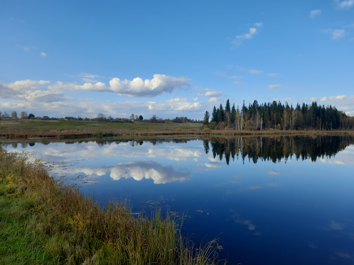 Озеро у дороги