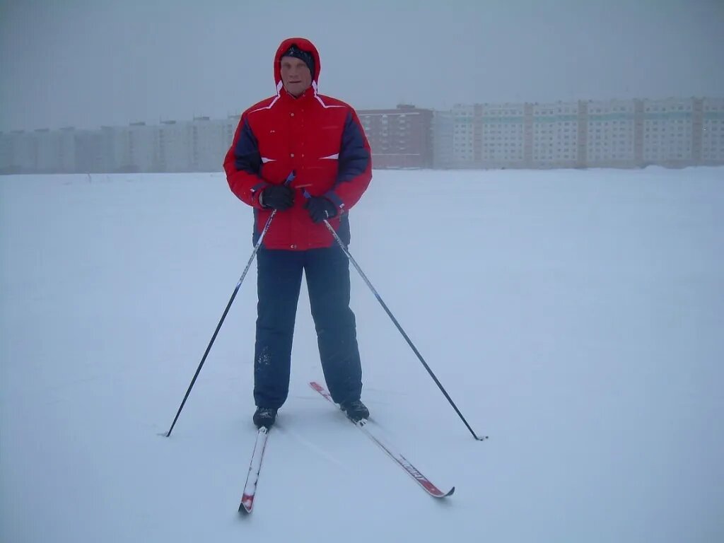 Автор на лыжи встал.