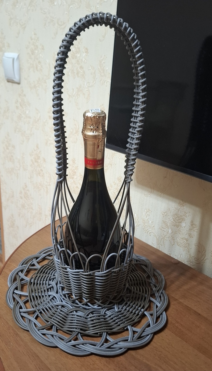 Один наборчик готов. Специально купила бутылку шампанского, чтобы можно было увидеть все наглядно.