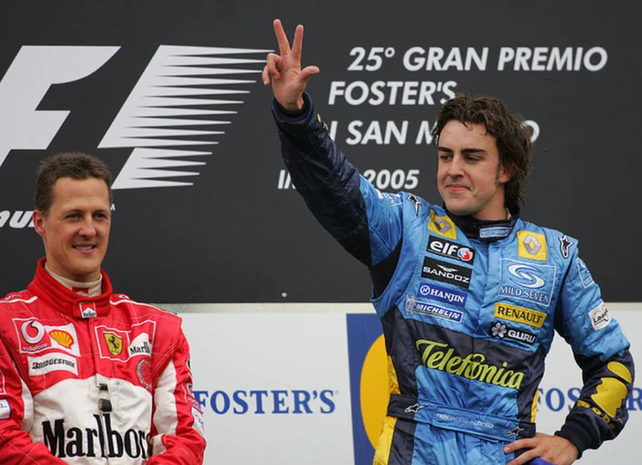 Михаэль и Фернандо на подиуме 2005 год.