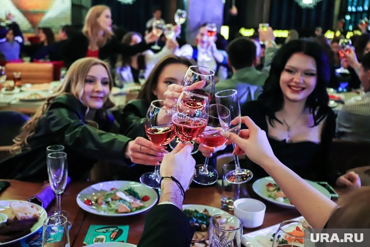     Новогодние корпоративы начнут отмечать в Тюмени с середины декабря