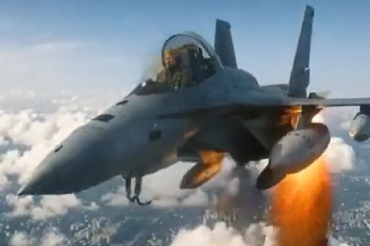    Трамп выложил ИИ-ролик, где с истребителя поливает грязью протестующих