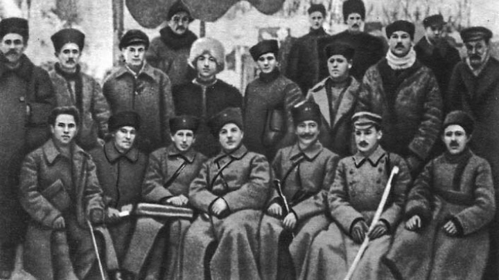 Командиры красной кавалерии. Сидят (слева направо): М. Д. Каминский, И. Б. Шевцов, А. С. Бубнов, К. Е. Ворошилов, С. М. Буденный, А. М. Беленкович и др.