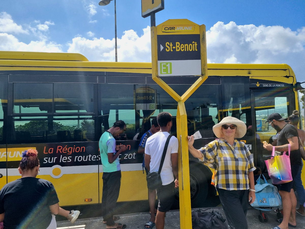 на автостанции, Сен-Дени, Реюньон