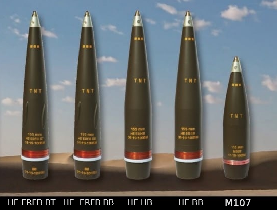 снаряды 155 мм, крайний справа - стандартный снаряд обычной дальности.