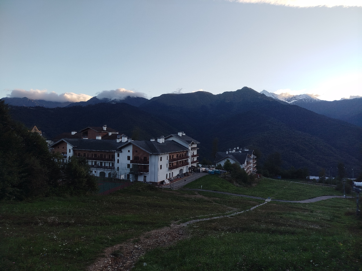 Утро в горной олимпийской деревне