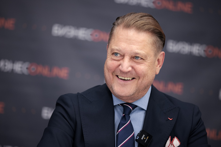    Свой юбилейный день рождения, 20 октября, рулевой главного оркестра республики Александр Сладковский проведет на сцене ГБКЗ им. Сайдашева с концертом «50 лет в строю».   
Фото: Сергей Елагин