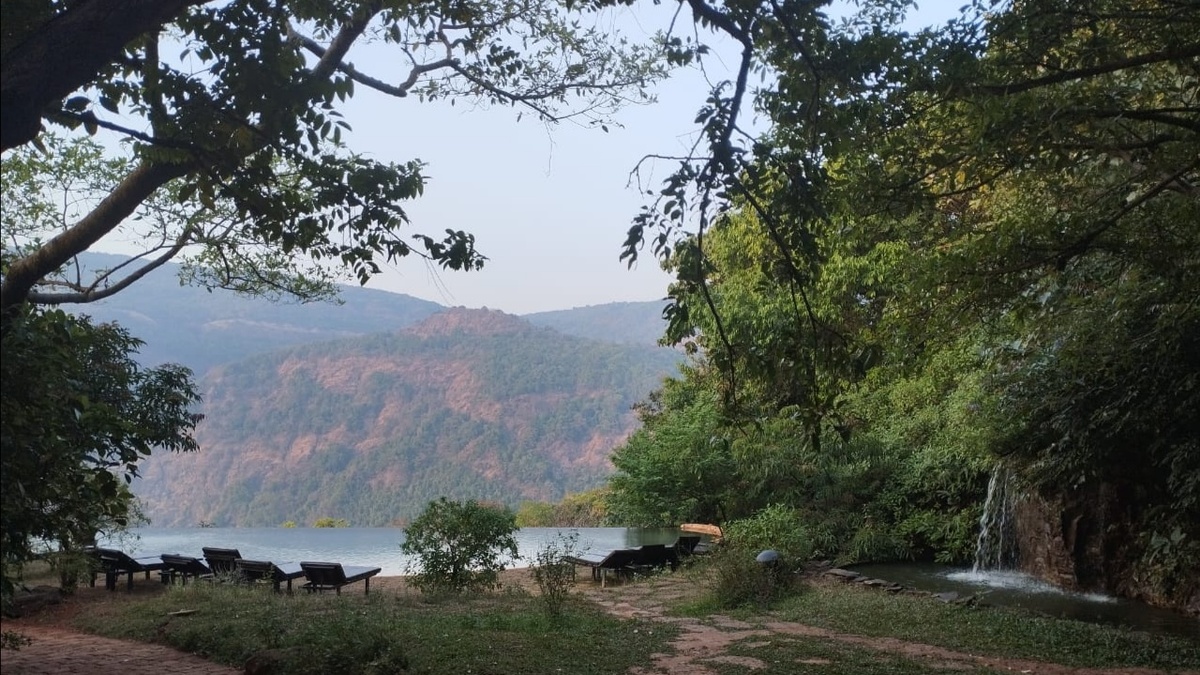 Отель Свапнагандха. Водопад и бассейн. Фото Автора