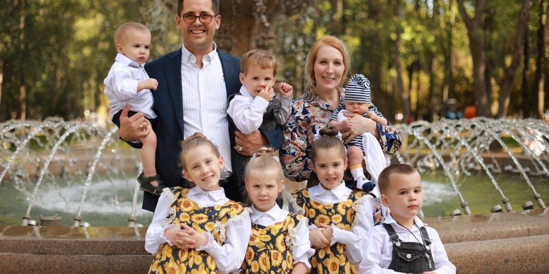 "Прости, папа, я больше не буду": почему многодетная семья из США переехала в Россию