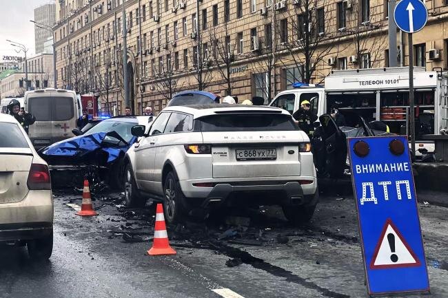 В России в случае ДТП с водителем без полиса ОСАГО головная боль возникает у пострадавшей стороны: компенсация за ущерб его автомобилю по закону не предусмотрена, а страховщик погашает только ущерб жизни и здоровью, если в аварии есть пострадавшие