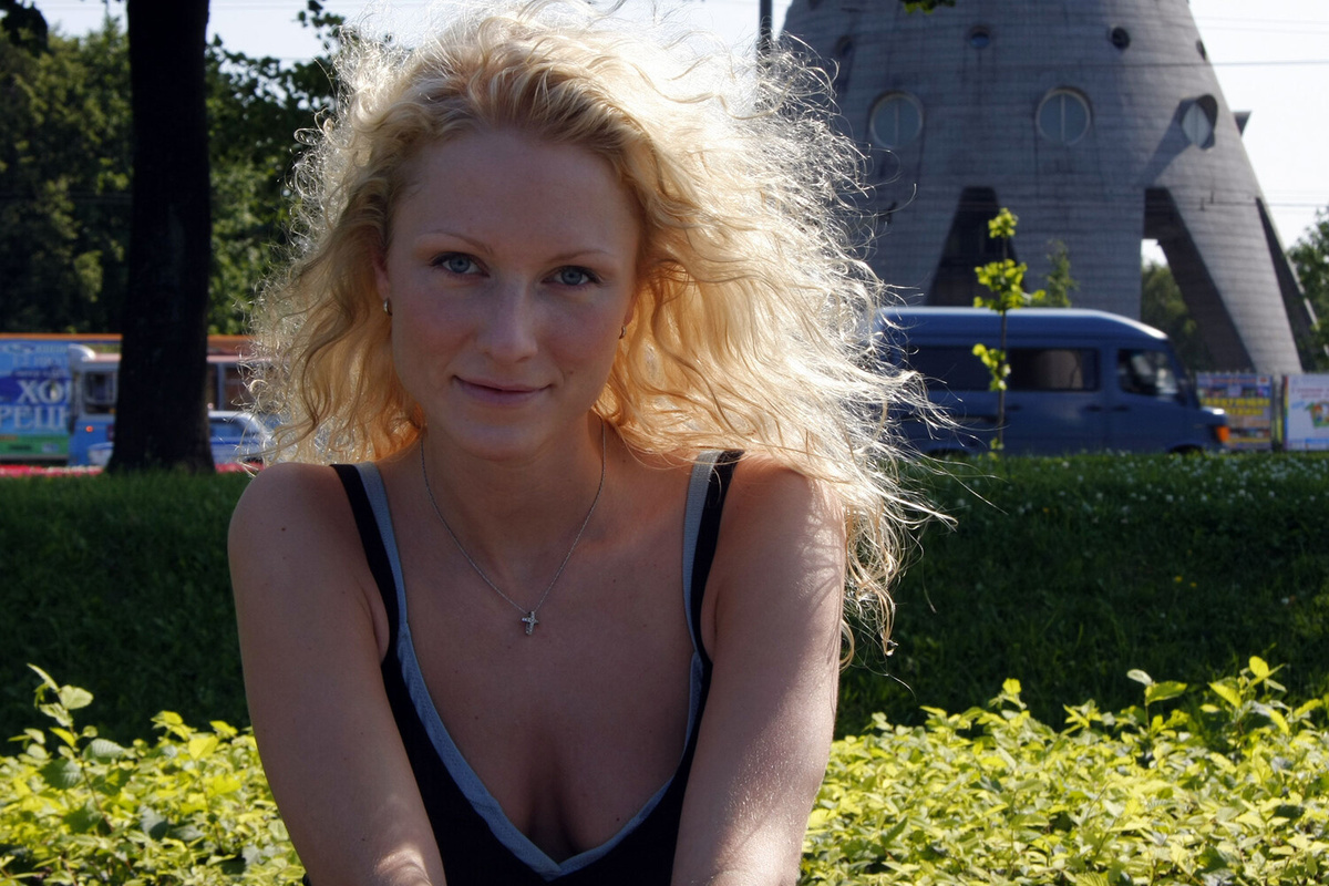 Телеведущая Катя Гордон у телецентра «Останкино», 2008 год ©Антон Тушин/ТАСС  📷