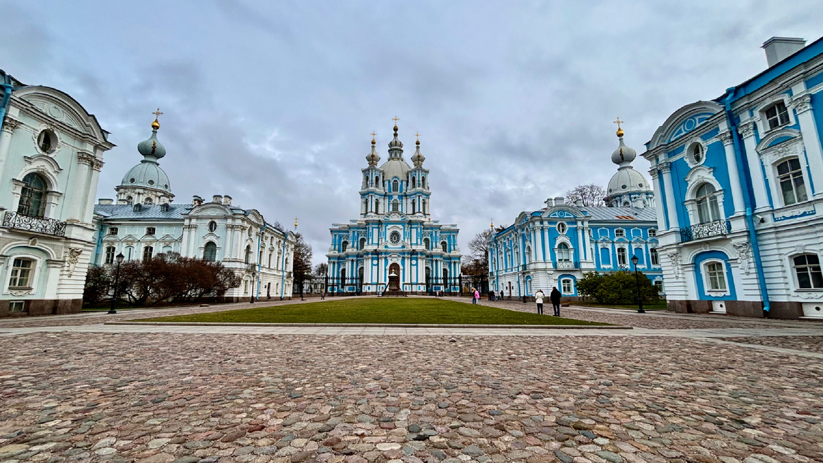 Смольный собор считается одним из самых красивых сооружений города