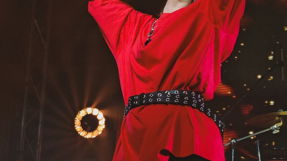 Юлия Савичева удивила поклонников новым образом и неожиданным вокалом