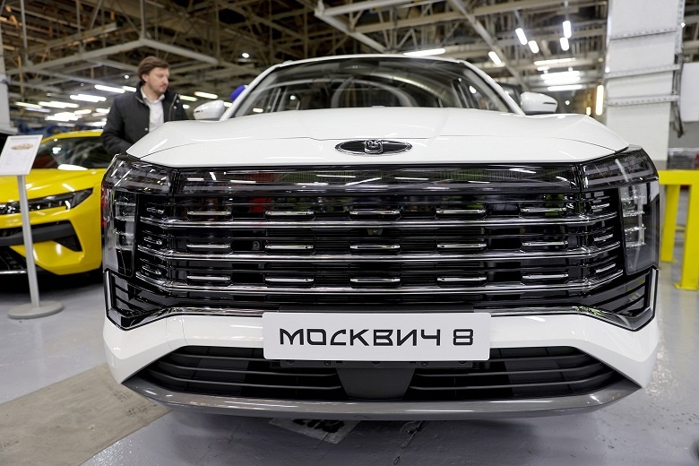 Москвич 8 оказался никому не нужен, а завод готовит уже новый 7-местный кроссовер. Источник иллюстрации - auto.ru