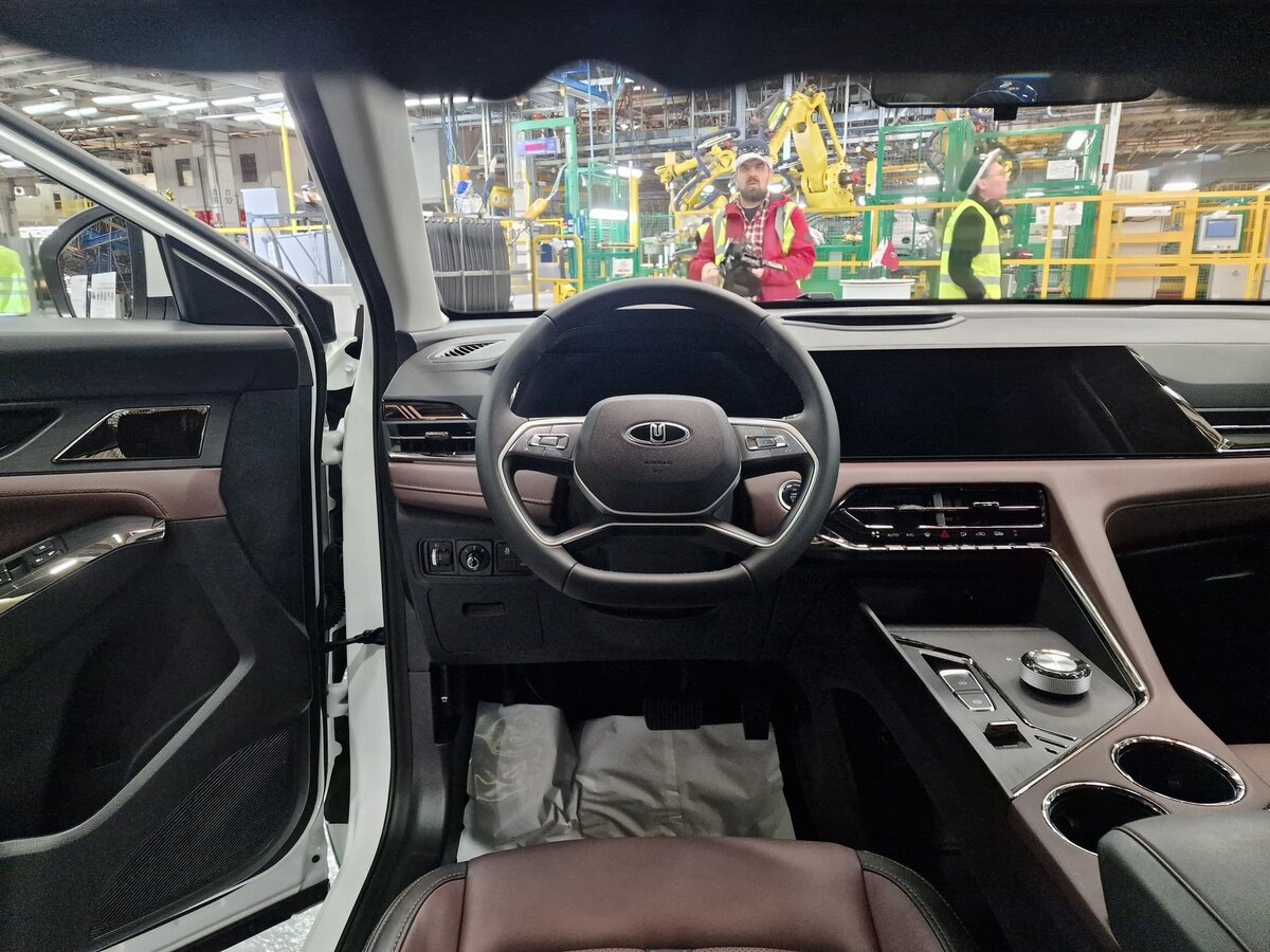 Москвич 8 оказался никому не нужен, а завод готовит уже новый 7-местный кроссовер. Источник иллюстрации - auto.ru