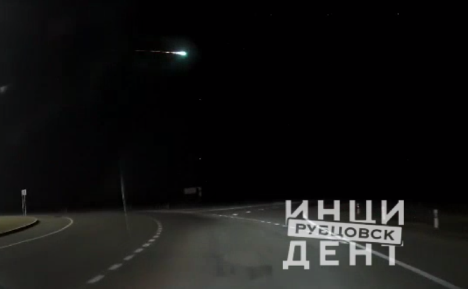    Метеор над Алтайским краем. Источник: Telegram-канал "Инцидент Рубцовск"