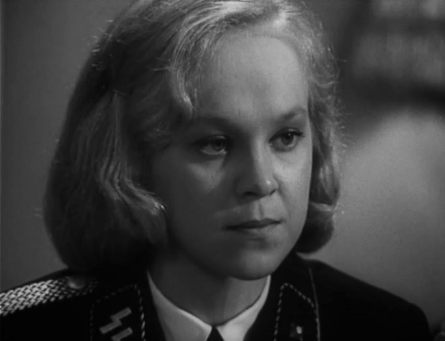 Ольга Сошникова в образе эсэсовки Барбары Крайн. Кадр из фильма «Семнадцать мгновений весны» (1973). Скриншот.