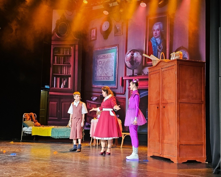     В Курске состоялись 4 спектакля «Необычайное кругосветное путешествие»