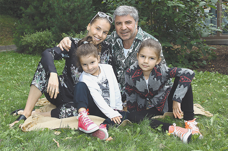    Сосо Павлиашвили с женой Ириной и дочками. Фото: Из личного архива