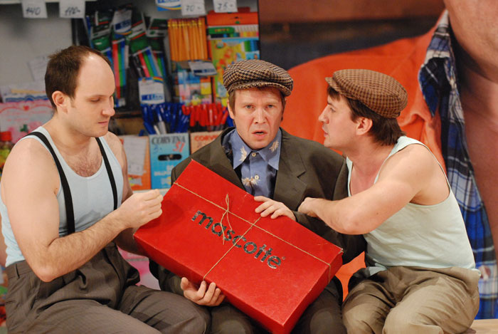 Сцена из спектакля "Рассказы Шукшина", фото с сайта Театра наций