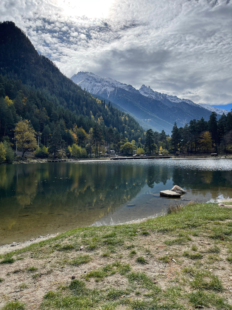 Чёрная гладь озера Кара-кёль