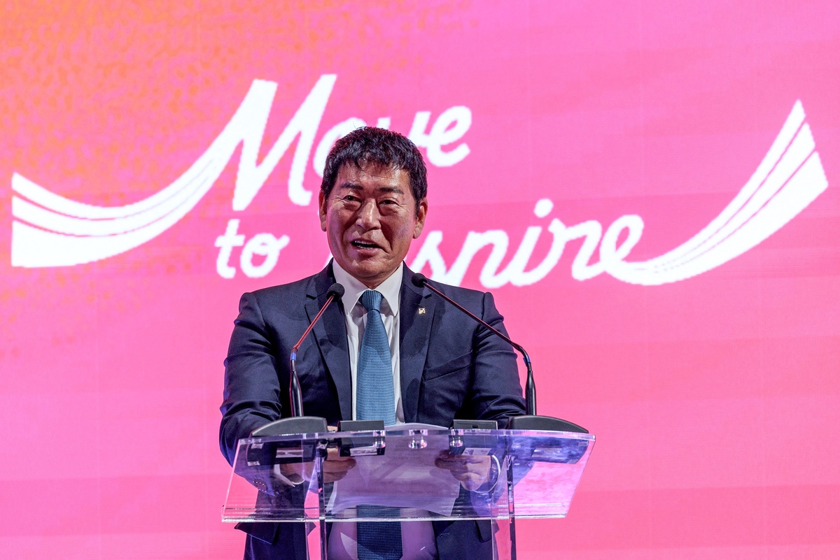    Президент Международной федерации гимнастики (FIG) Моринари Ватанабэ из Японии выступил с речью на церемонии открытия. / Yasuyoshi CHIBA / AFP