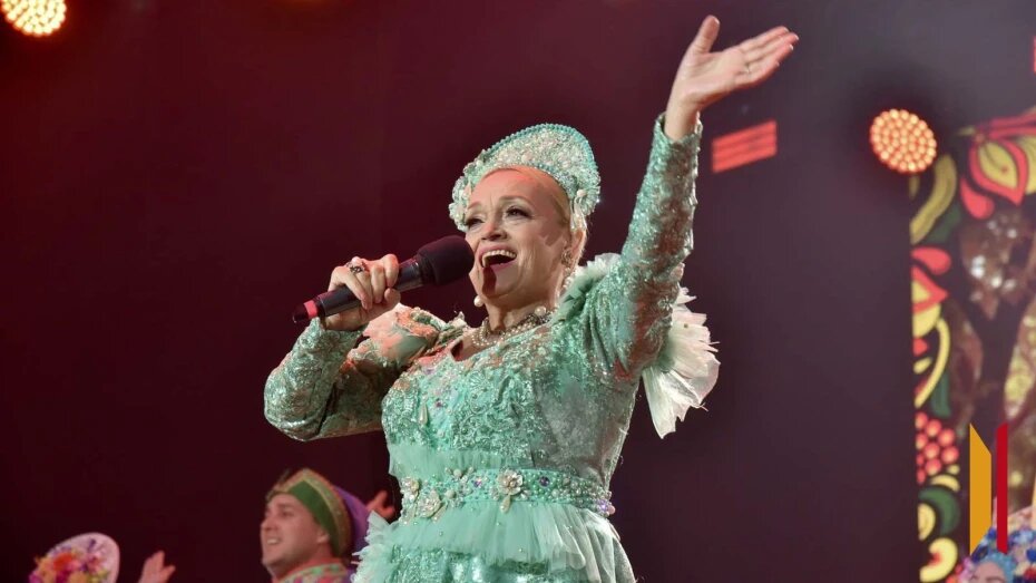 Плывет веночек. Как прошел концерт Надежды Кадышевой в Воронеже