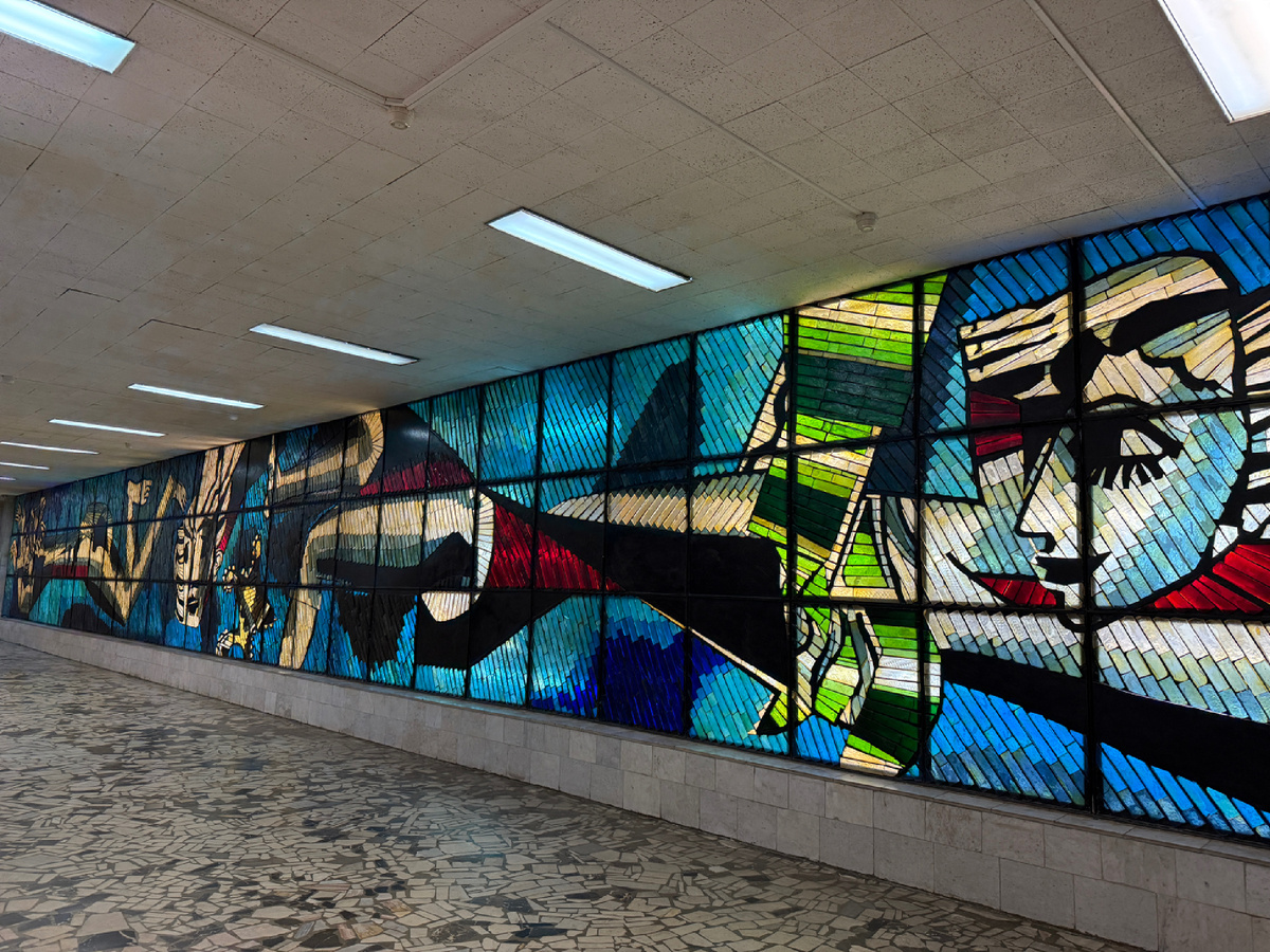 Морская тематика. Это плавающие в океане люди.