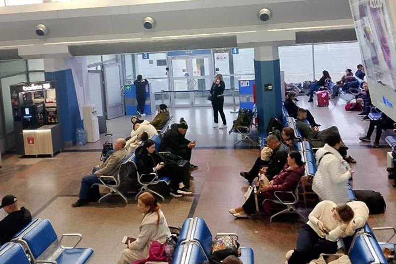    Аэропорт Оренбурга. Зал ожидания в авиагавани