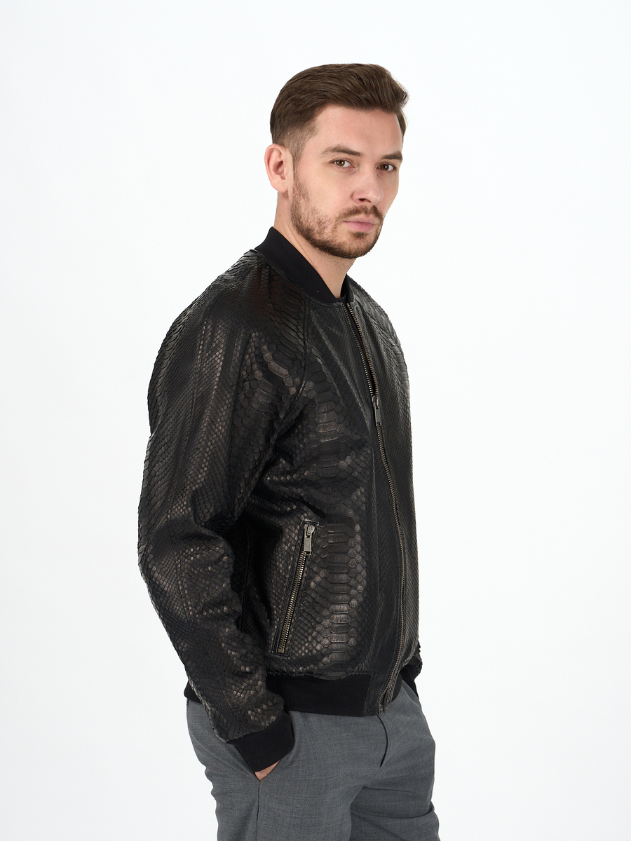 https://vk.com/market/product/bomber-iz-pitona-230056017-14490896
