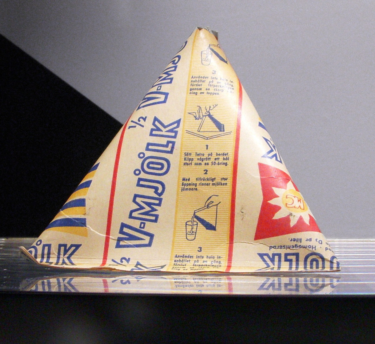    Молоко в СССР продавали в треугольных пакетах: зачем использовали такой технологический трюк