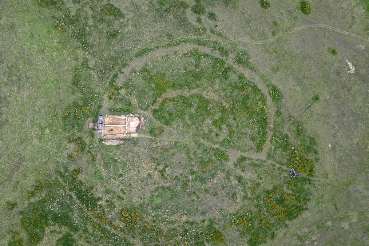 На спутниковом снимке видны очертания древнего поселения. Фото: ZolanPro / Wikimedia