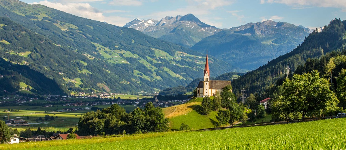 Советы по упаковке и отбору вещей при переезде из России в Австрию: что брать, что оставить, как упаковать технику, одежду и документы для международной перевозки.