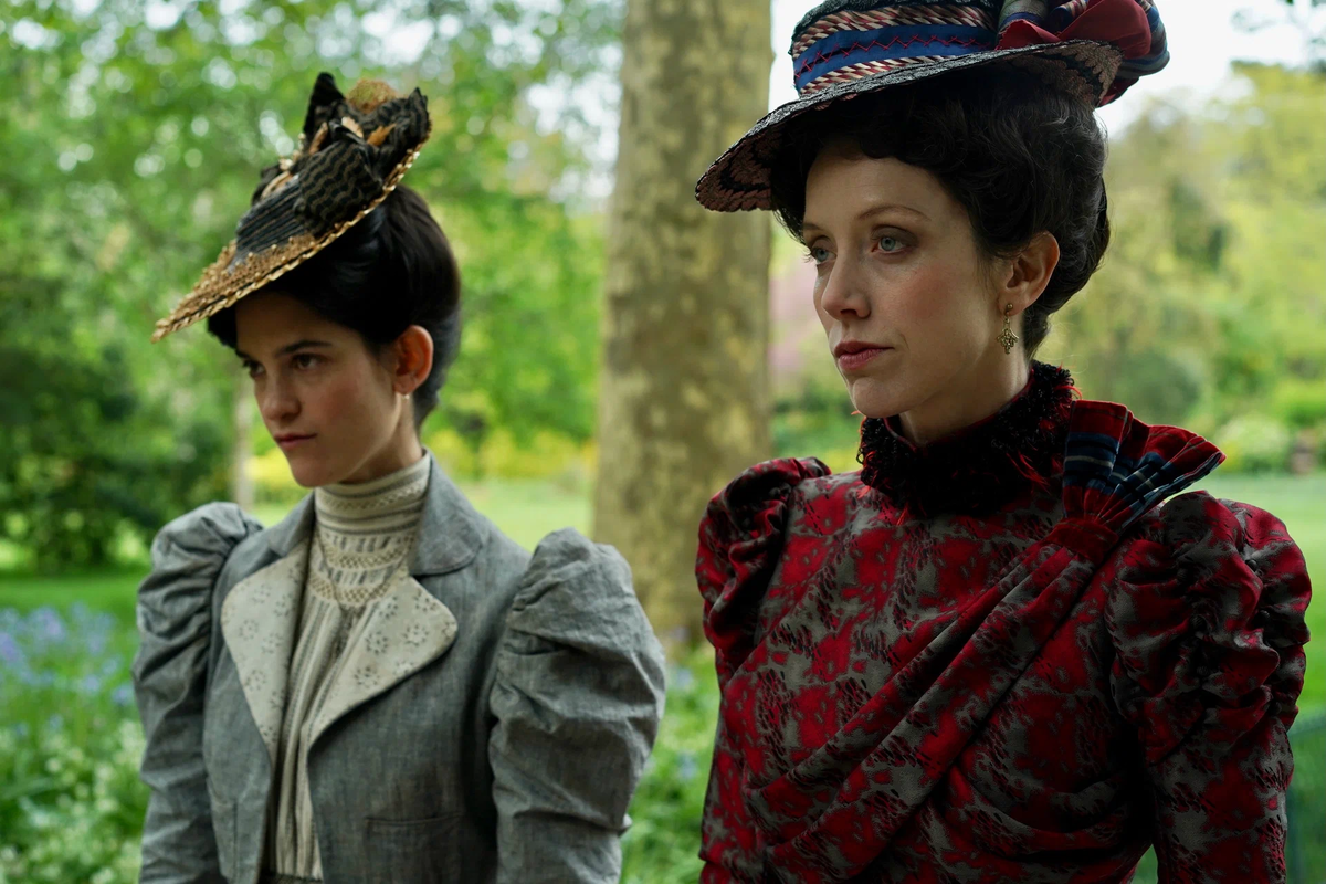 Сюзанн Линдон и Сара Жиродо