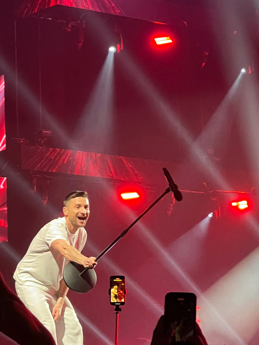 Сергей Лазарев во время выступления 