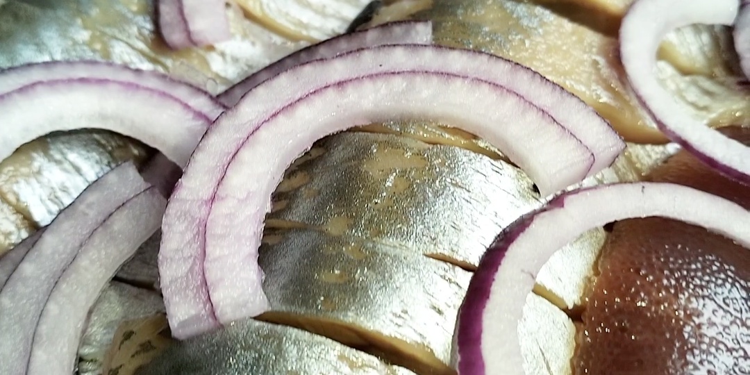 Рецепт малосольной селёдки дома очень просто и вкусно🐟