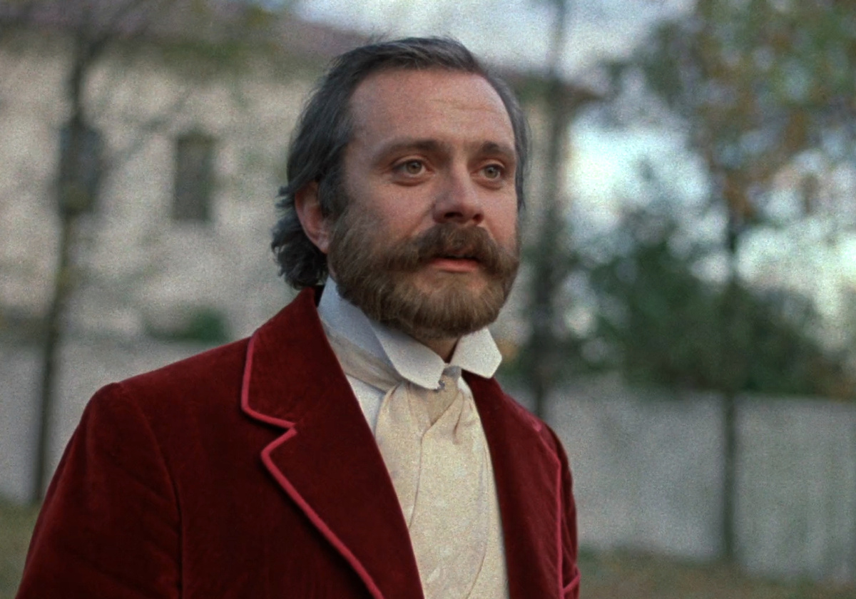 Кадр из кинофильма "Жестокий романс", 1984 г., режиссер и сценарист Эльдар Рязанов, композитор Андрей Петров (скриншот)