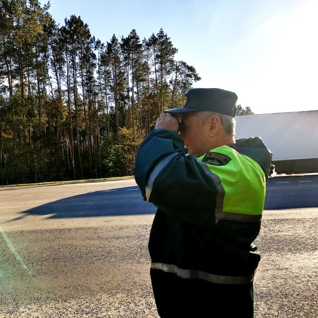 Николай Рыбак высматривает нарушителя